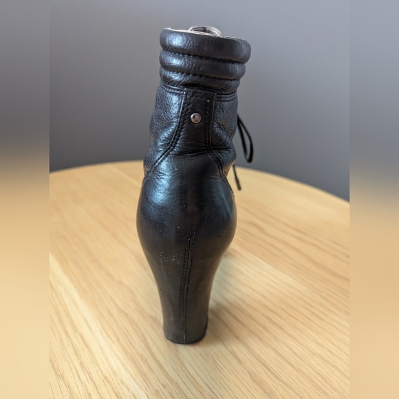 Kenneth Cole Women's (Size 6M) Black Leather Lace-Up Boots With Block Heel - Picture 10 of 16